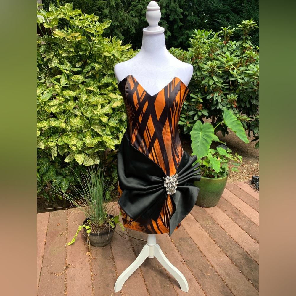 Chic Strapless Orange and Black Dress